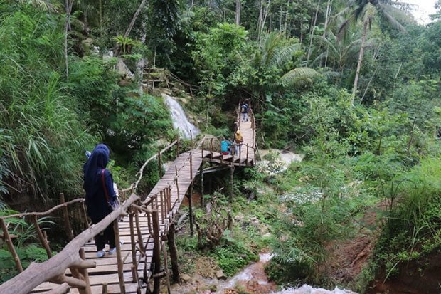 Perjalanan ke Air Terjun Kembang Soka