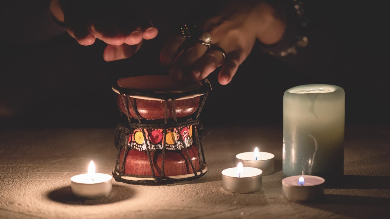 Orang Indonesia Lebih Percaya Dukun daripada Dokter (1)