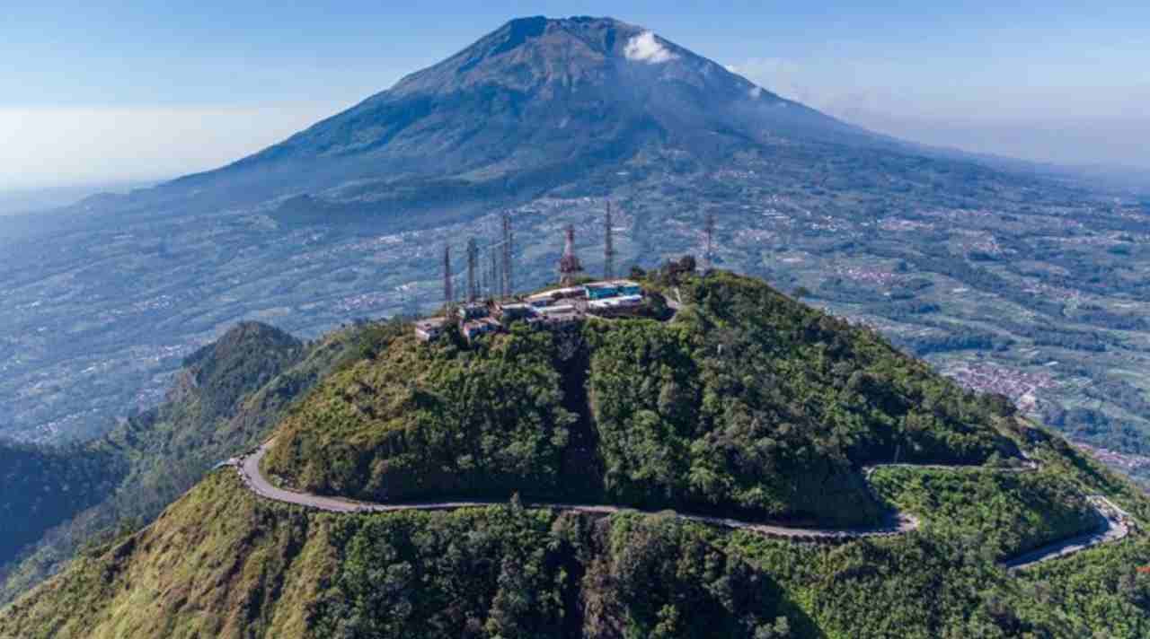 Wisata Alam Gunung Telomoyo Jawa Tengah