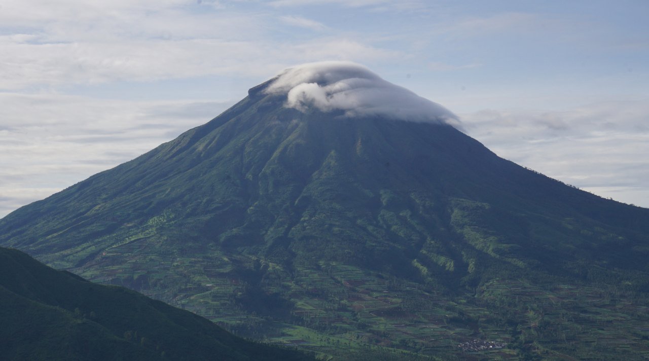 Gunung Sumbing Petualangan Seru Menuju Negeri di Atas Awan