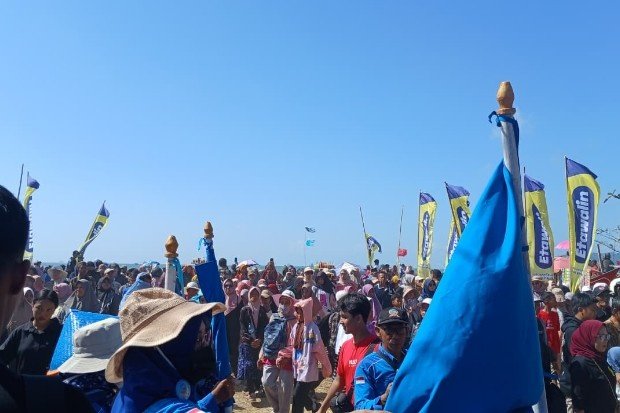 Makna Sedekah Laut Cilacap bagi masyarakat nelayan sebagai tradisi rasa syukur