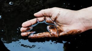 Minyak Bumi Sumber Energi Penting dalam Kehidupan Modern