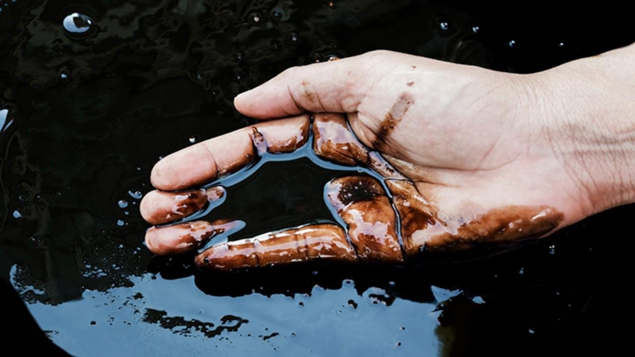 Minyak bumi sebagai sumber energi penting dalam kehidupan modern