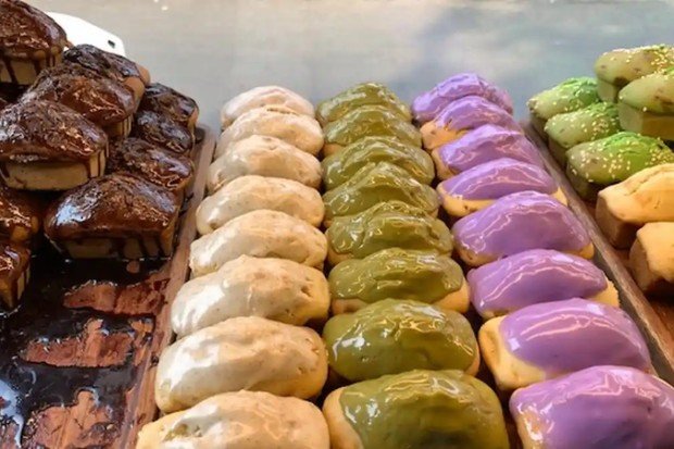 Beragam varian rasa dan topping kue balok