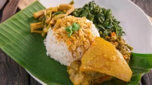 Nasi Padang dan Cerita di Balik Lauk Khas Minang